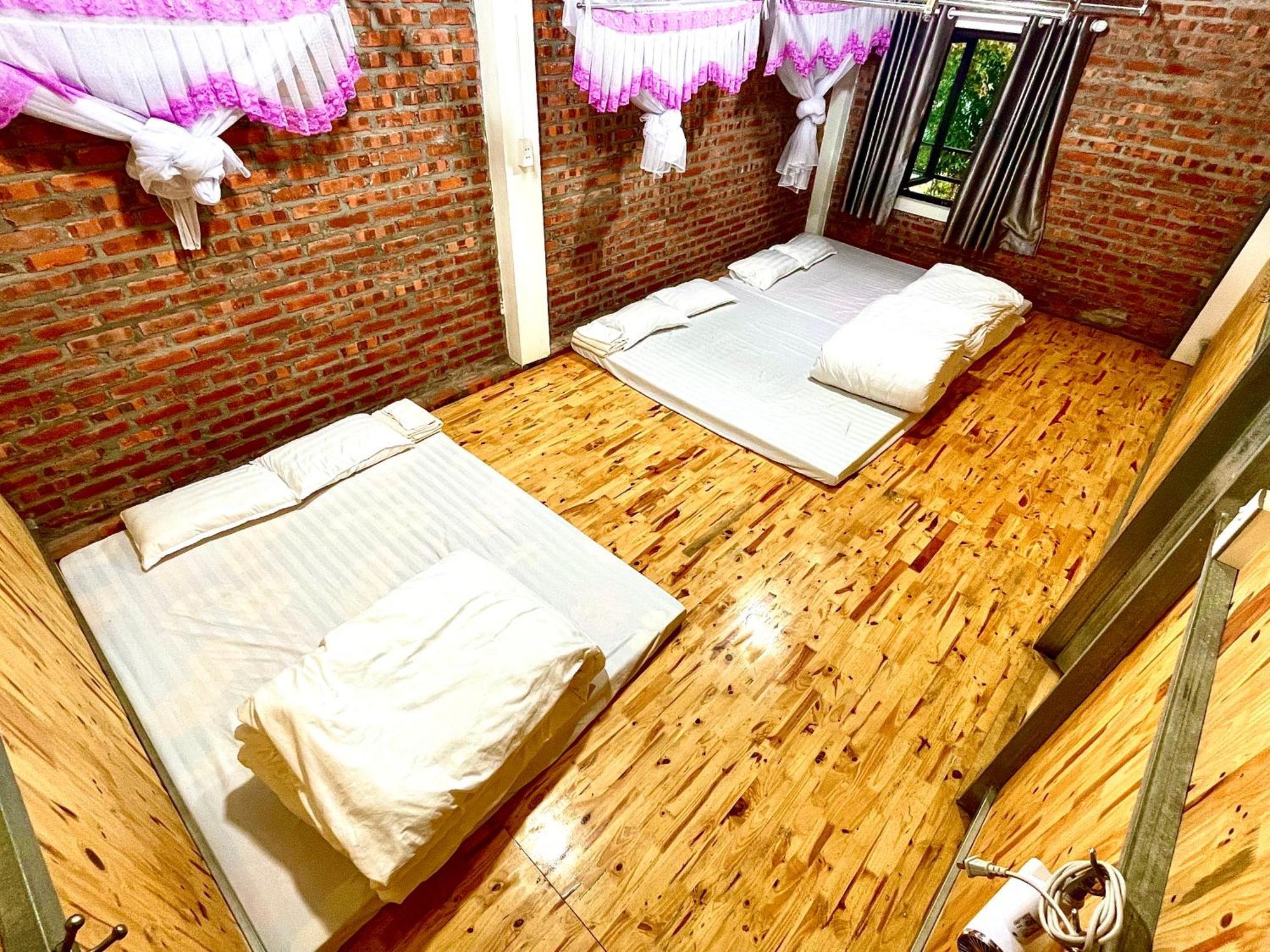 Riverside Homestay *