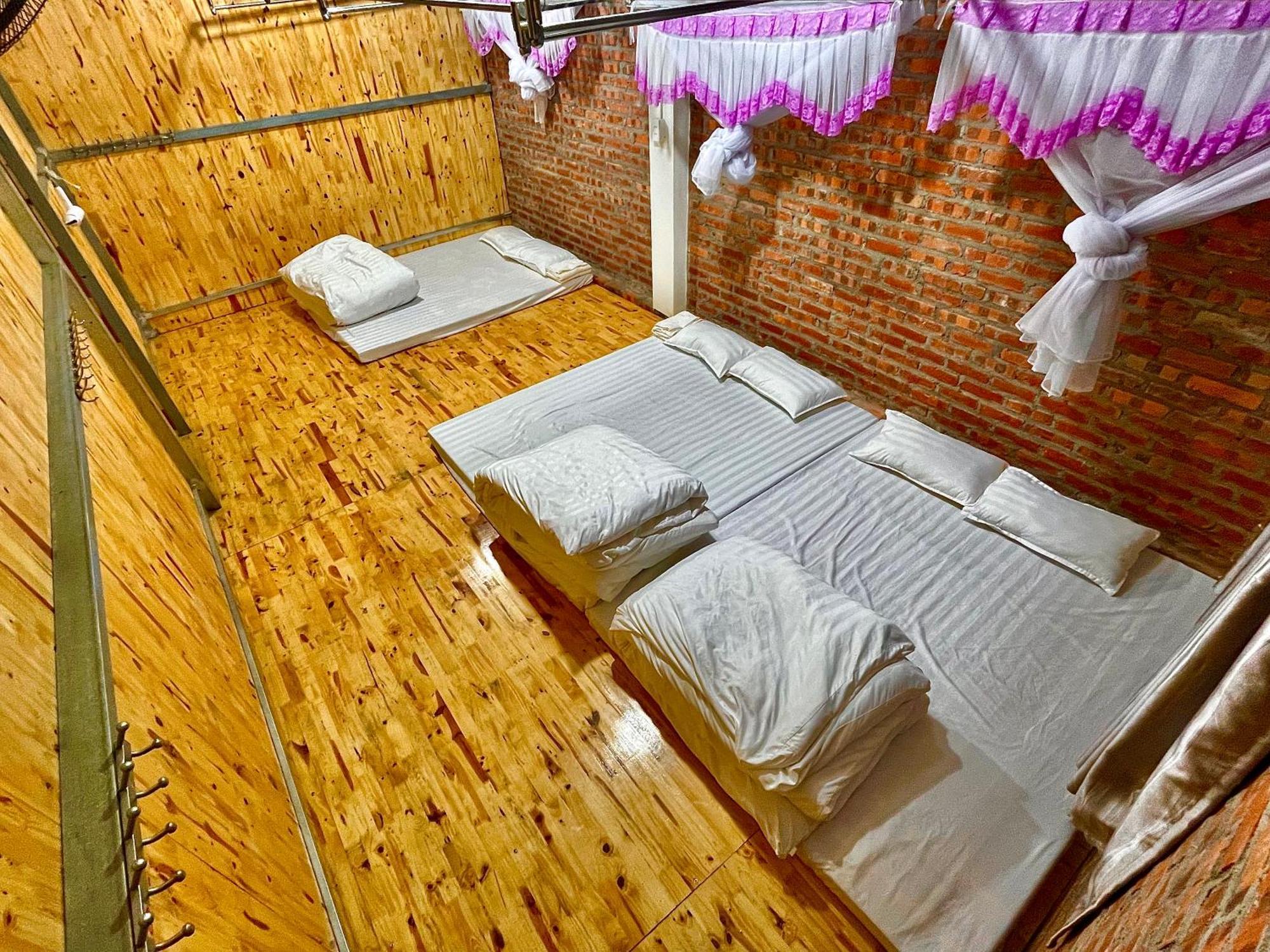 Homestay Riverside *