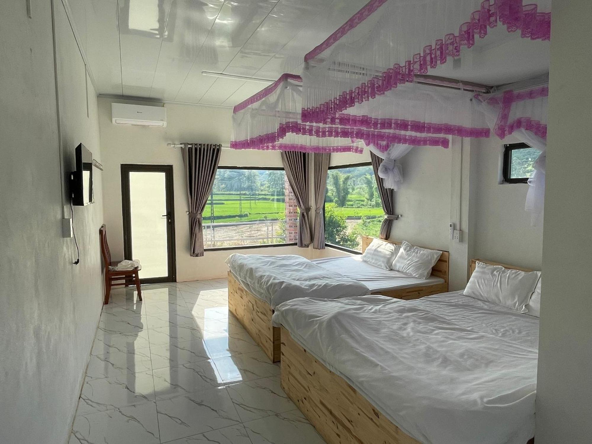 Riverside Homestay *